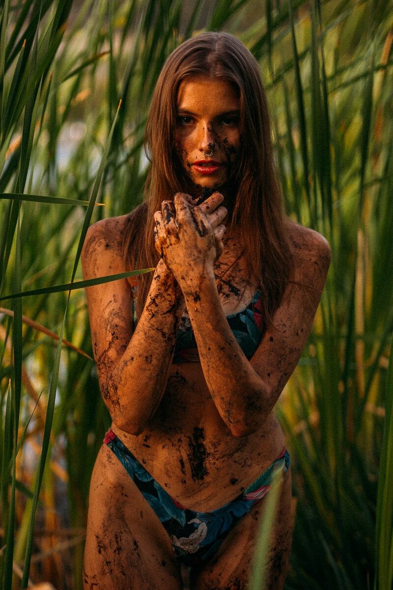 Mo in the Reeds story frame 2: A 2019 portrait archive story in reeds, body paint, low sun and green shadow.