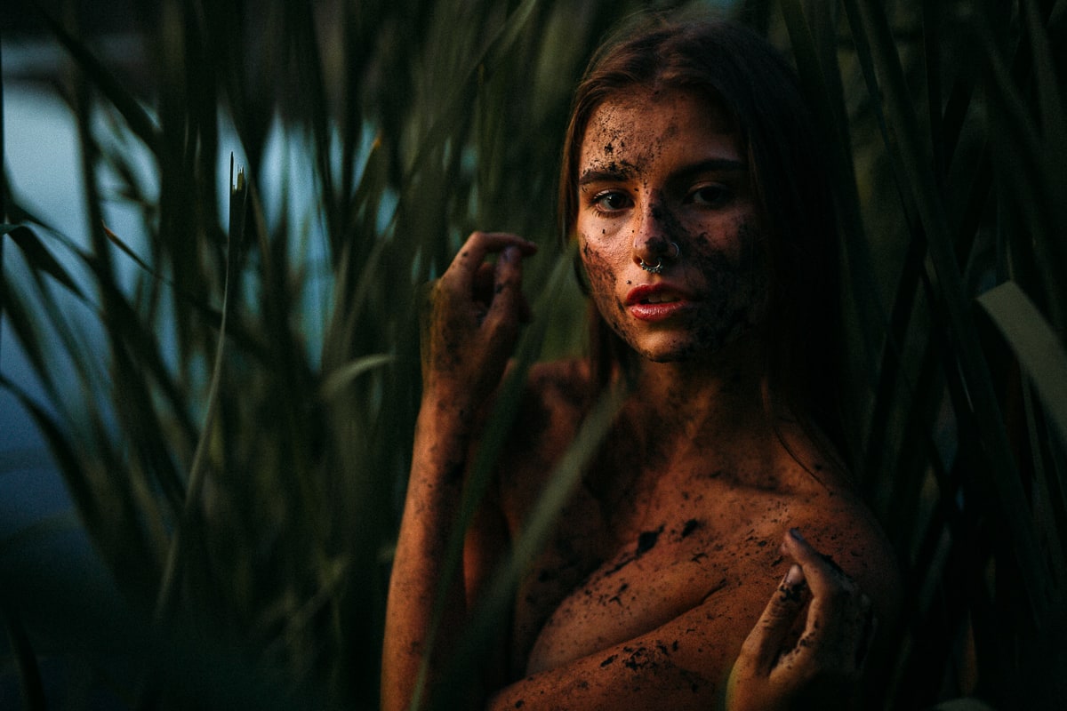Mo in the Reeds story frame 8: A 2019 portrait archive story in reeds, body paint, low sun and green shadow.