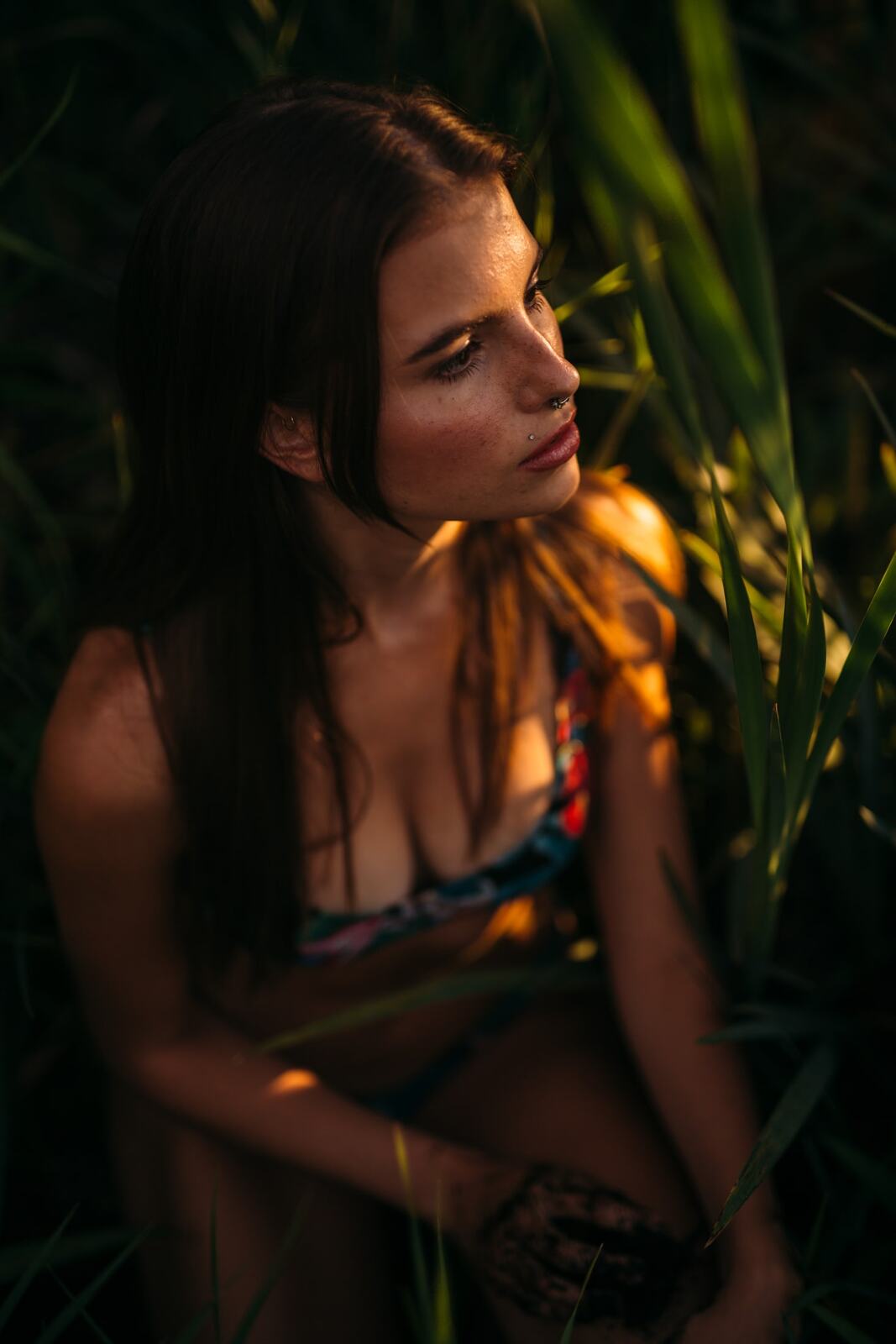 Mo in the Reeds story frame 14: A 2019 portrait archive story in reeds, body paint, low sun and green shadow.