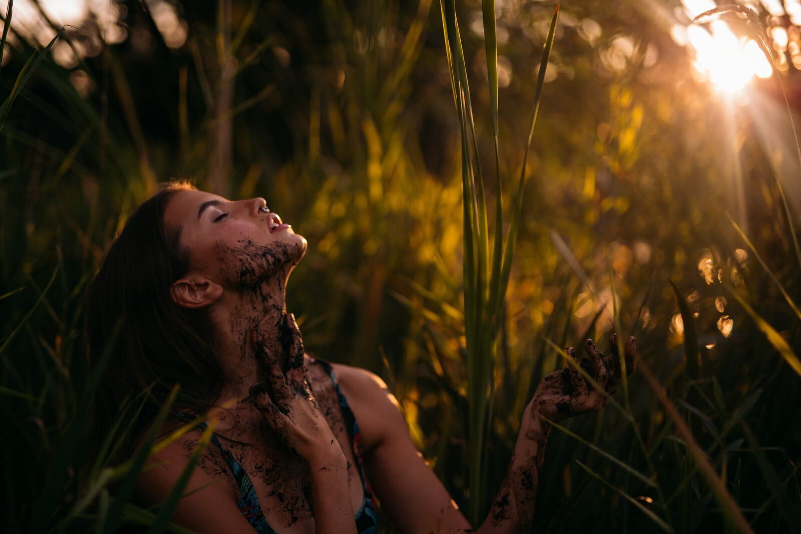Mo in the Reeds story frame 15: A 2019 portrait archive story in reeds, body paint, low sun and green shadow.