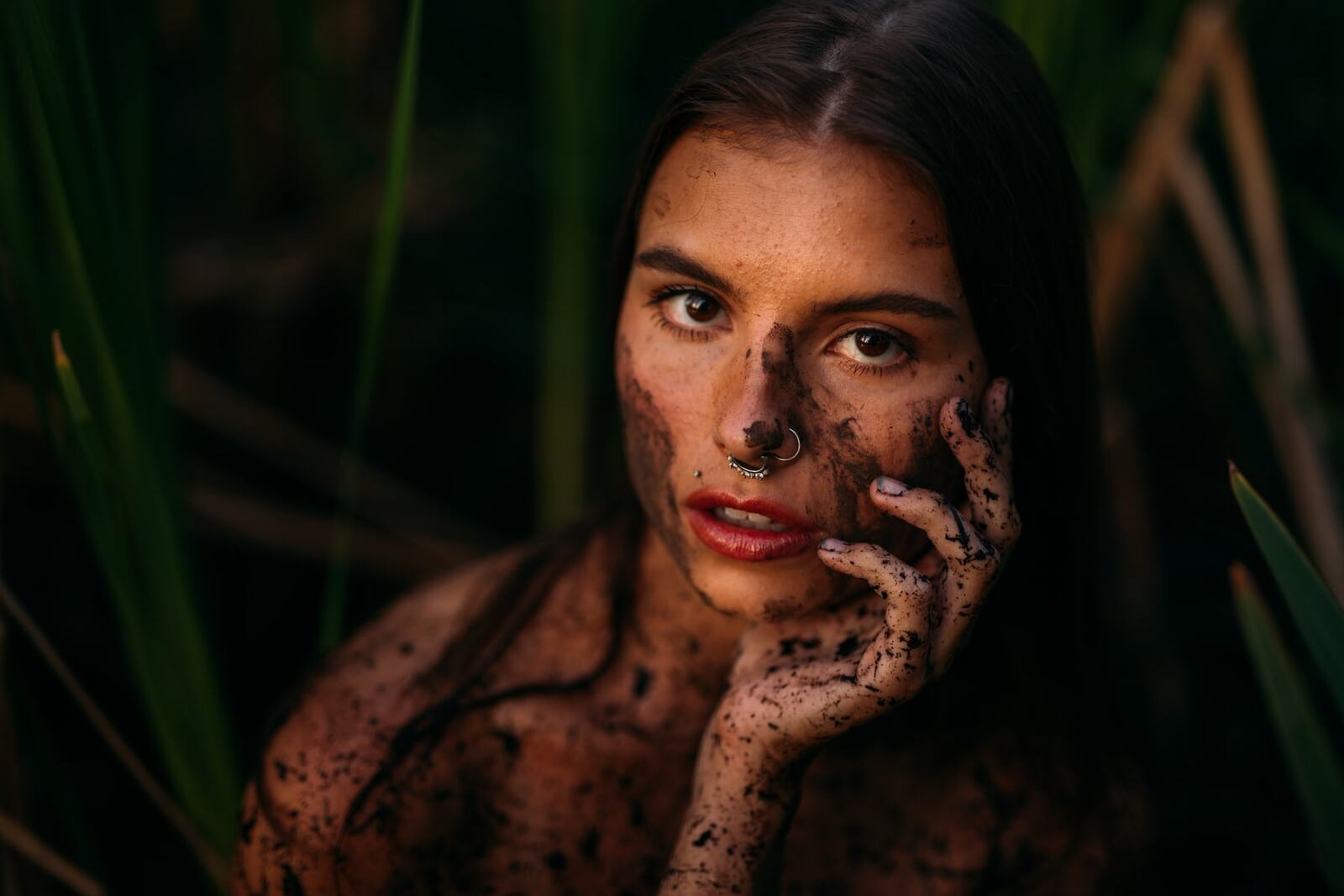 Mo in the Reeds story frame 17: A 2019 portrait archive story in reeds, body paint, low sun and green shadow.