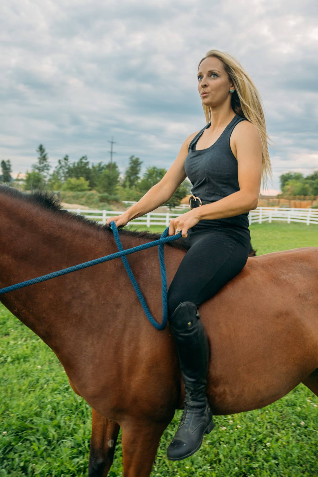 Ashton at the Ranch portraits story frame 2: Ranch portraits for Ashton in Kelowna, with horses, open pasture, quiet country styling and Okanagan light shaped into a grounded portrait story.