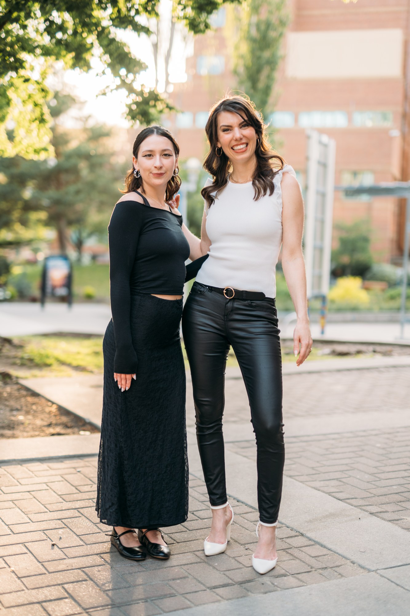 Diva Den Team Portraits: Paired portrait of Lindsay and Abby.