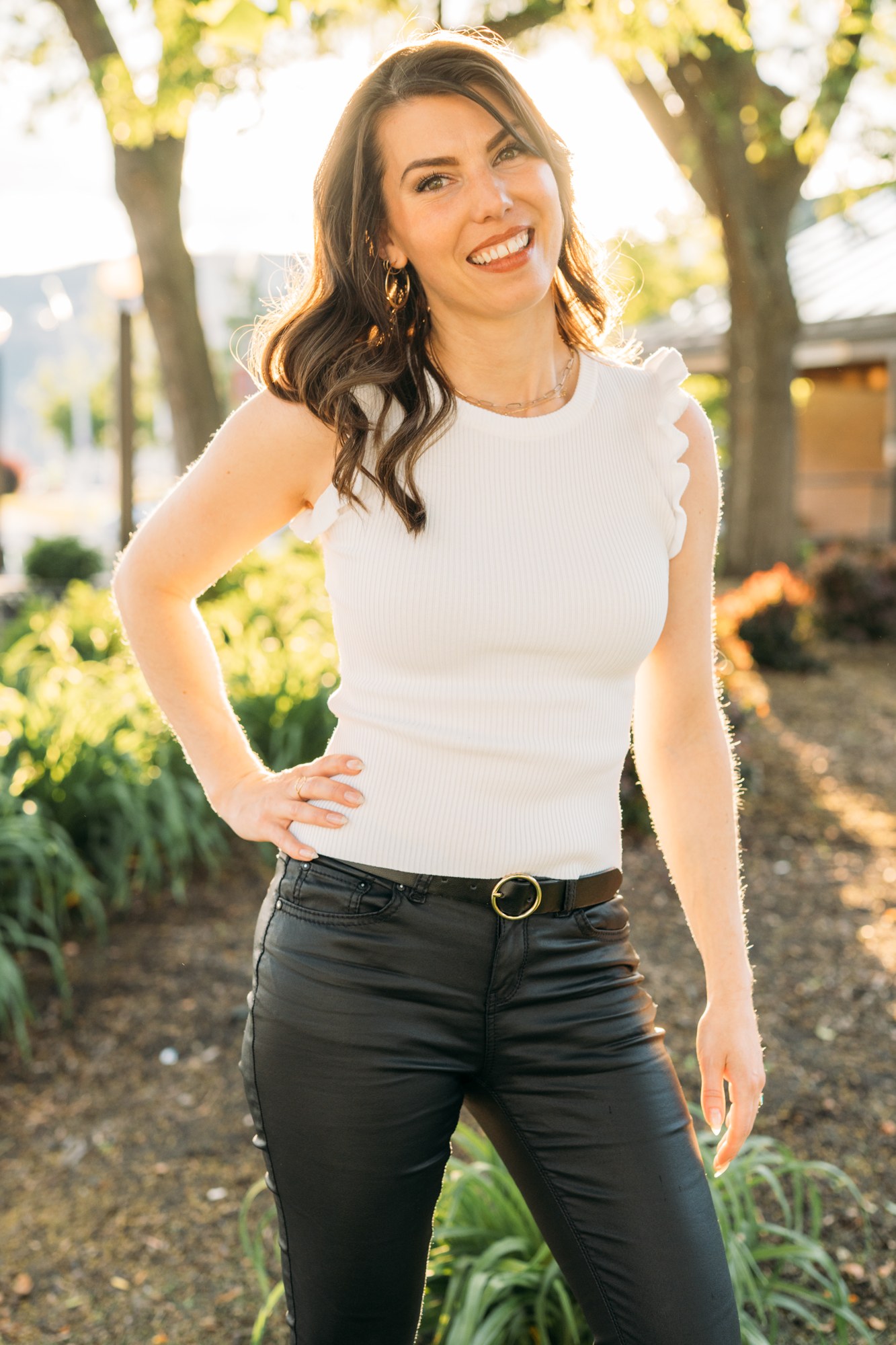 Diva Den Team Portraits: Warm sunlight and a friendly Lindsay smile.