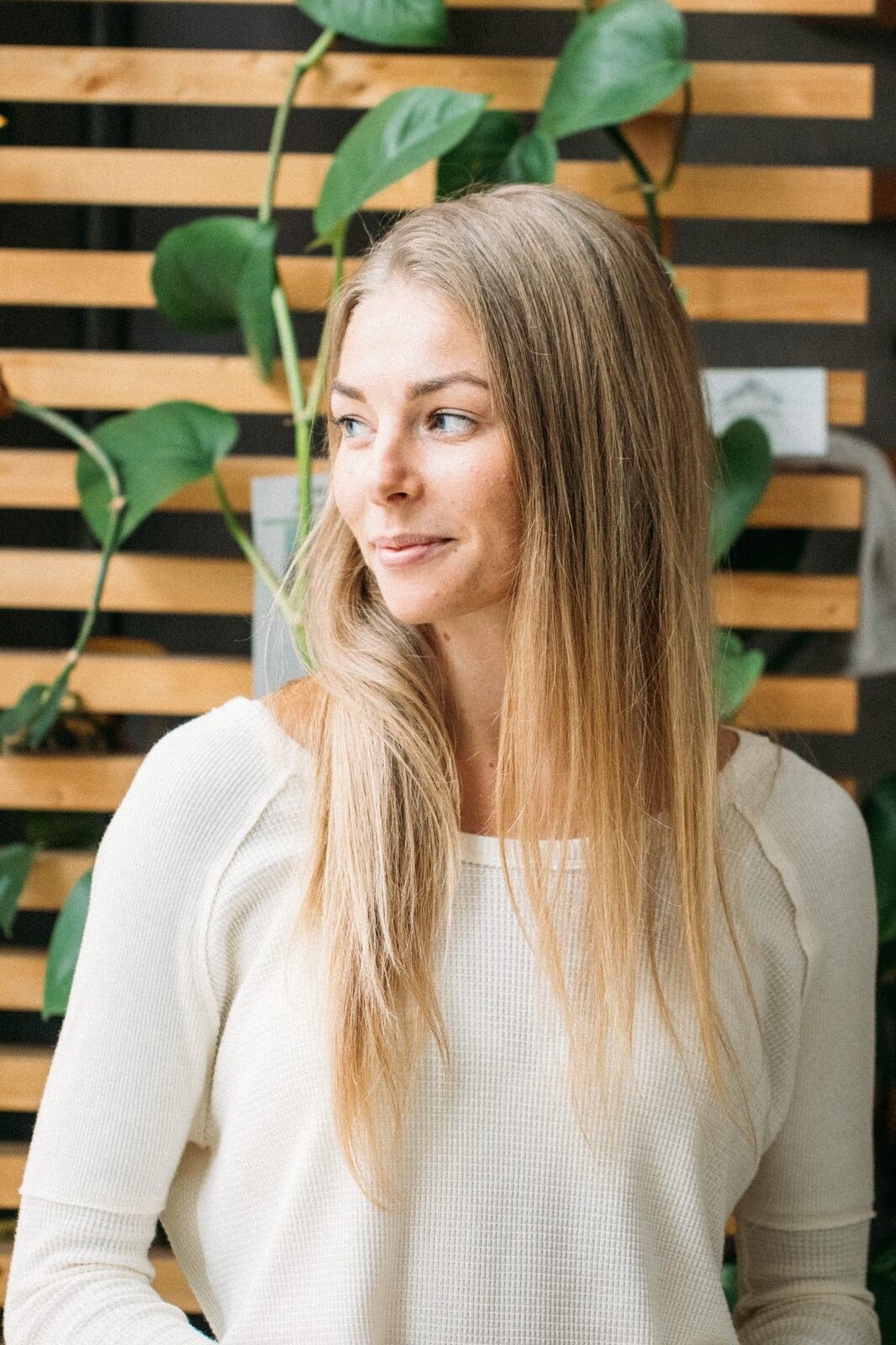 Float Space corporate story frame 2: A Float Space brand story with staff portraits, wellness atmosphere, red-light portrait texture and campaign-ready business imagery..