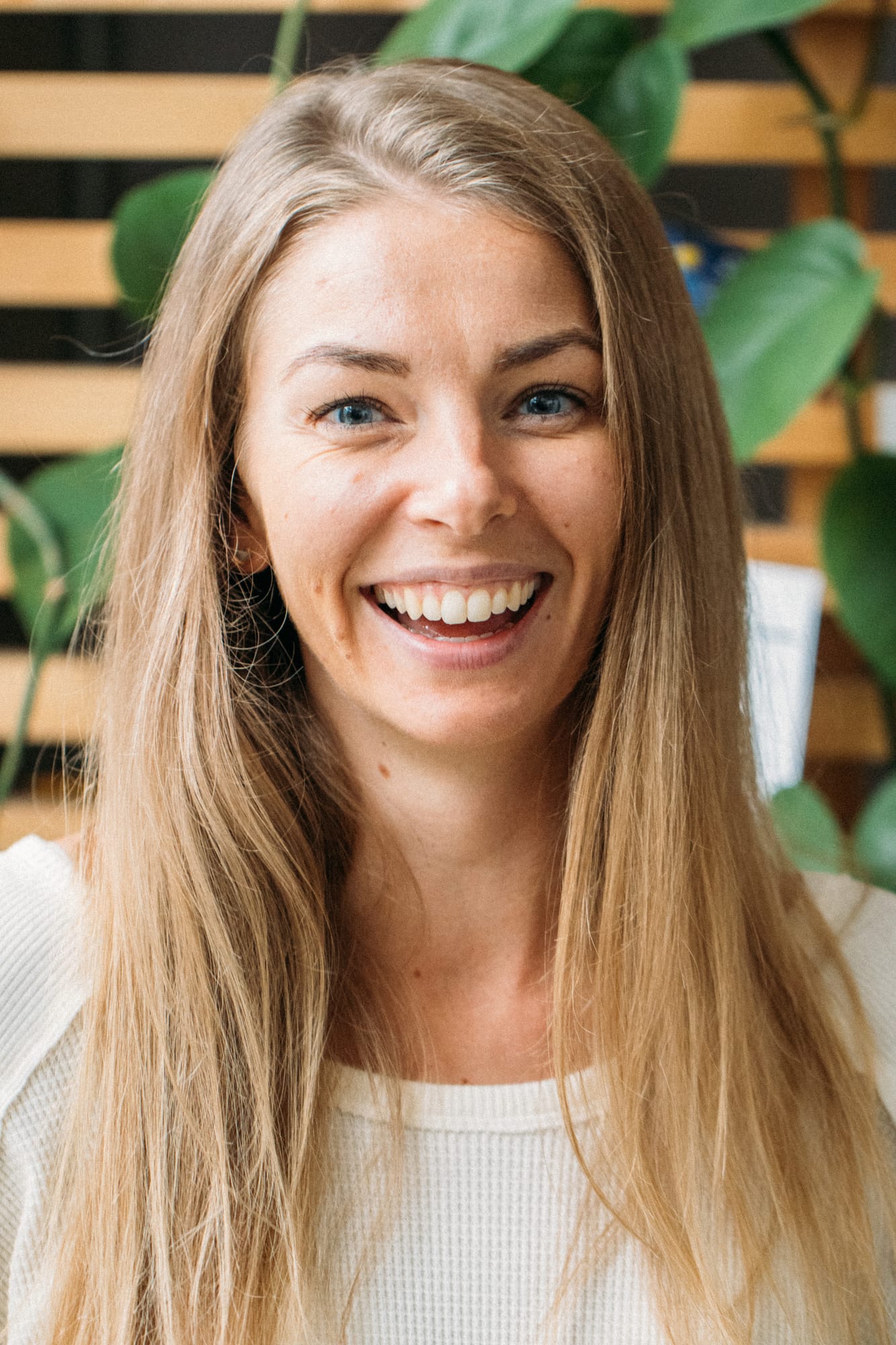 Float Space corporate story frame 17: A Float Space brand story with staff portraits, wellness atmosphere, red-light portrait texture and campaign-ready business imagery..