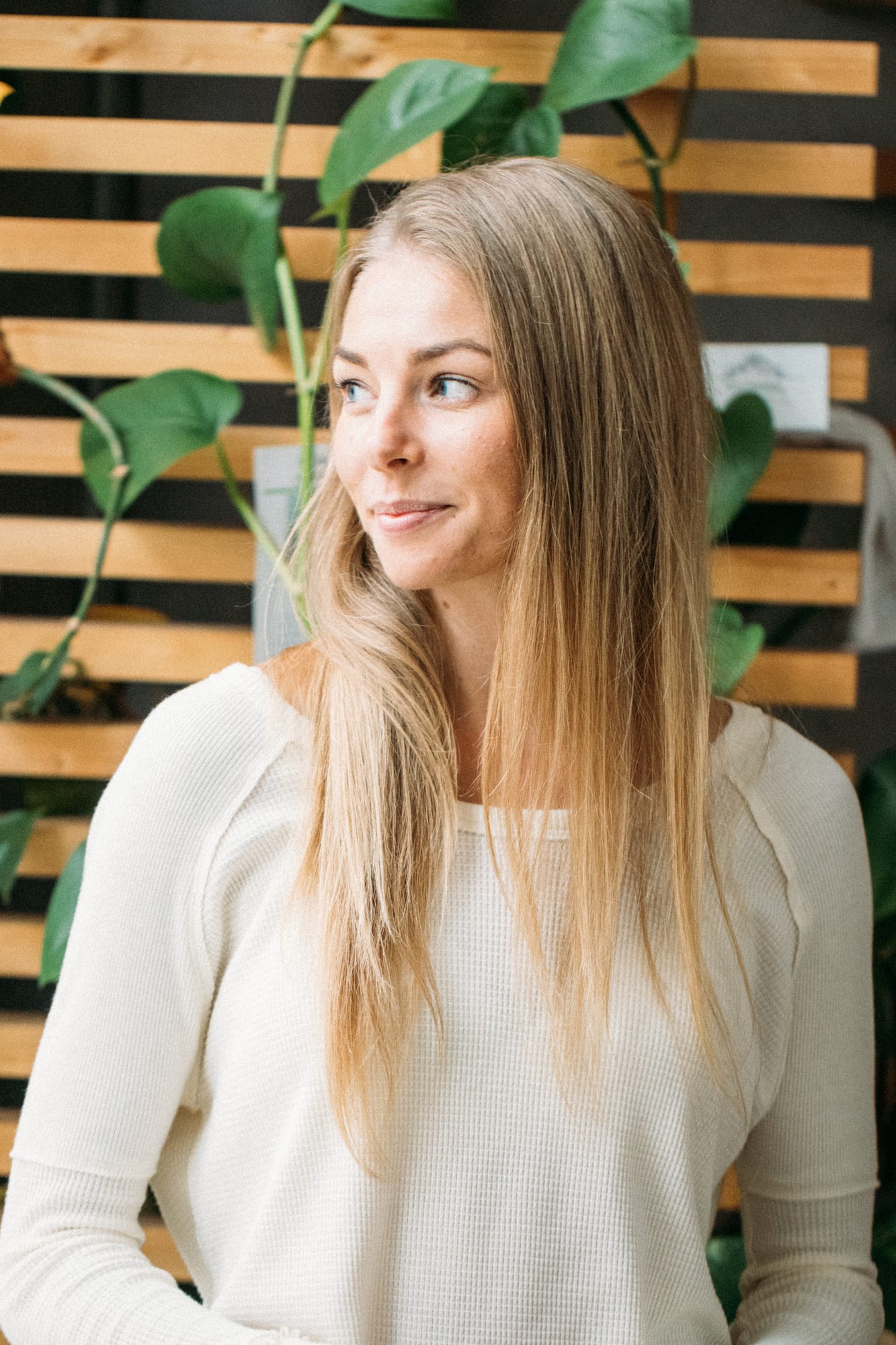 Float Space corporate story frame 18: A Float Space brand story with staff portraits, wellness atmosphere, red-light portrait texture and campaign-ready business imagery..