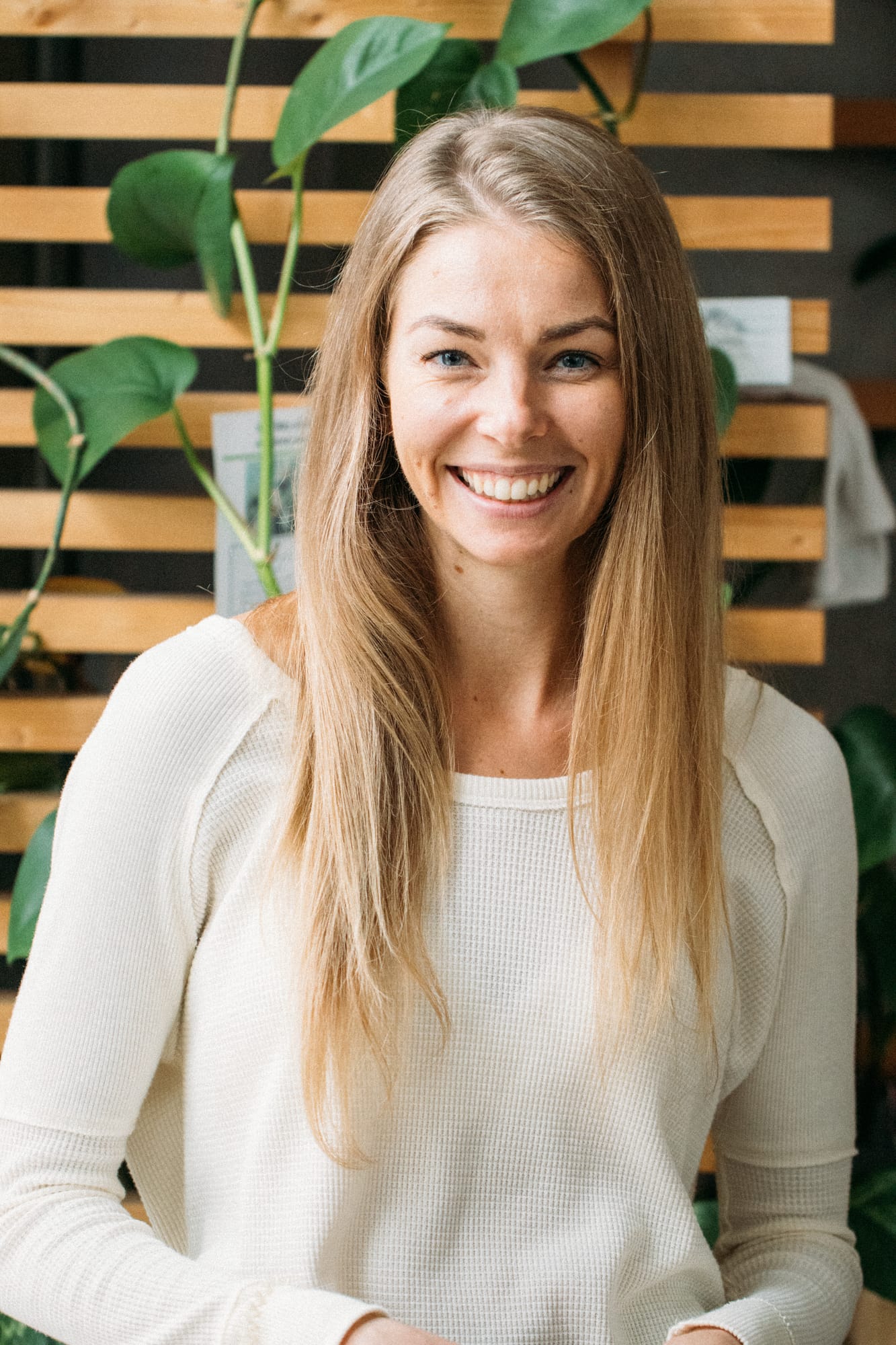 Float Space corporate story frame 19: A Float Space brand story with staff portraits, wellness atmosphere, red-light portrait texture and campaign-ready business imagery..
