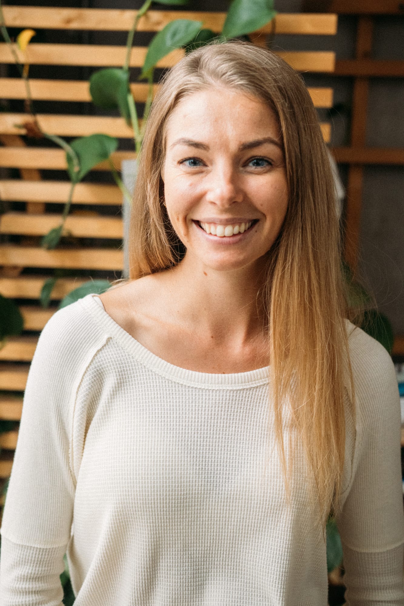 Float Space corporate story frame 20: A Float Space brand story with staff portraits, wellness atmosphere, red-light portrait texture and campaign-ready business imagery..
