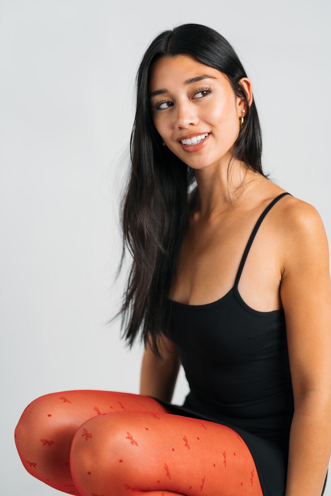 Julia Crofoot — a relaxed smile while crouched on the block