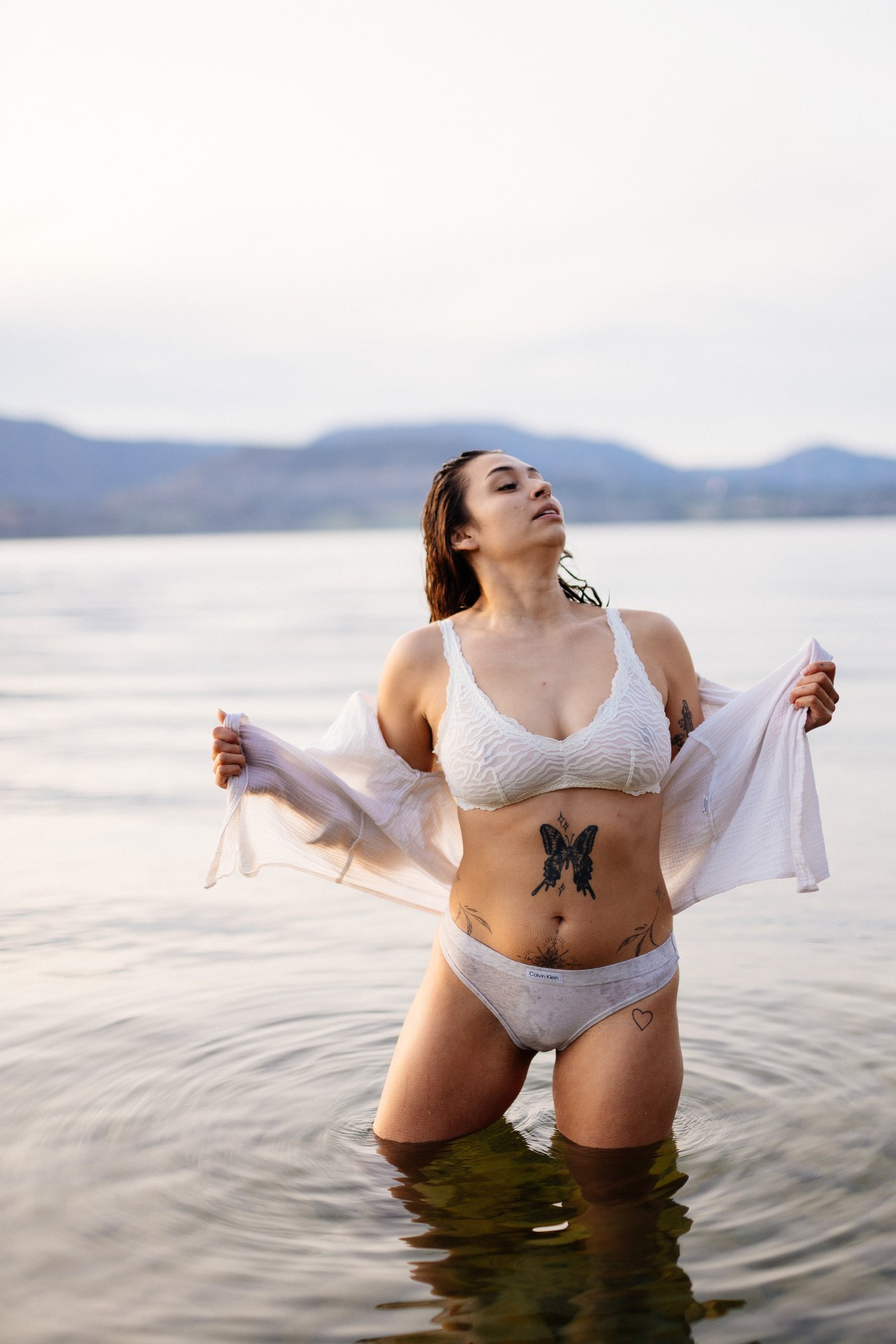 Karly — a spontaneous laugh in the lake