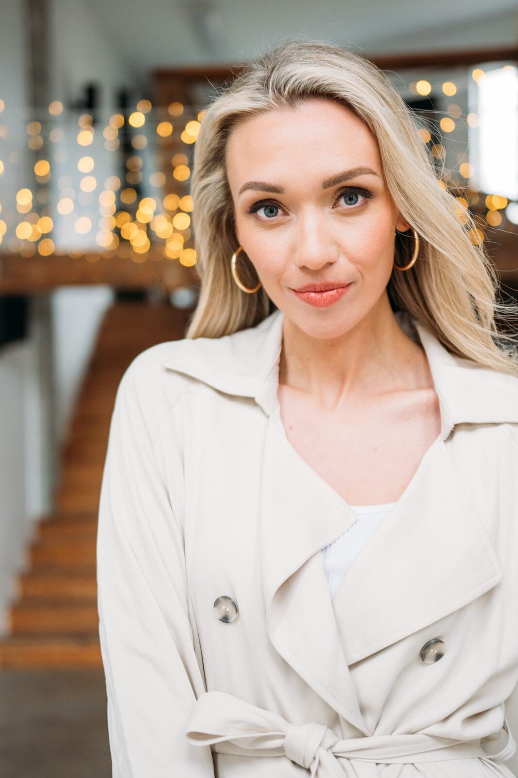Lannah corporate story frame 19: Business portraits for Lannah in Kelowna, with warm creative profile images, styled light, close beauty frames and a softer personal-brand rhythm..