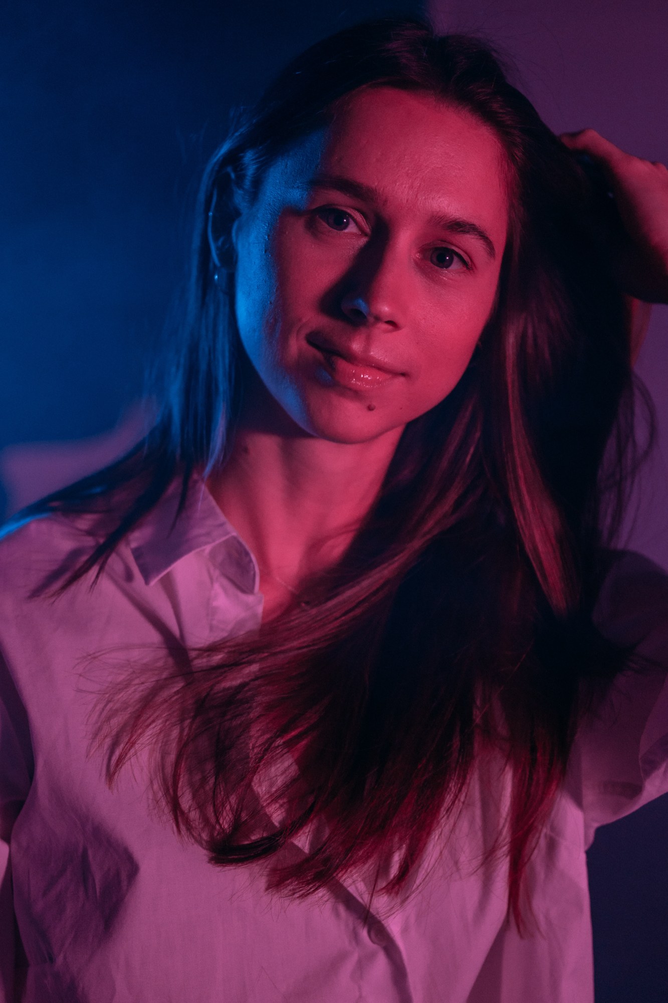 Our Yoga Space Studio Portraits: Quiet hand-in-hair portrait in split colour light.