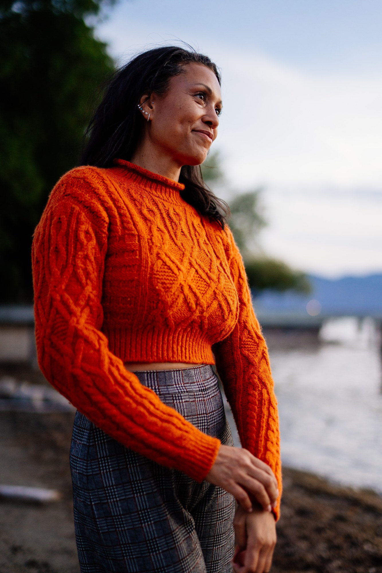 Rebekah in Autumn: Relaxed side-on stance with hands low.