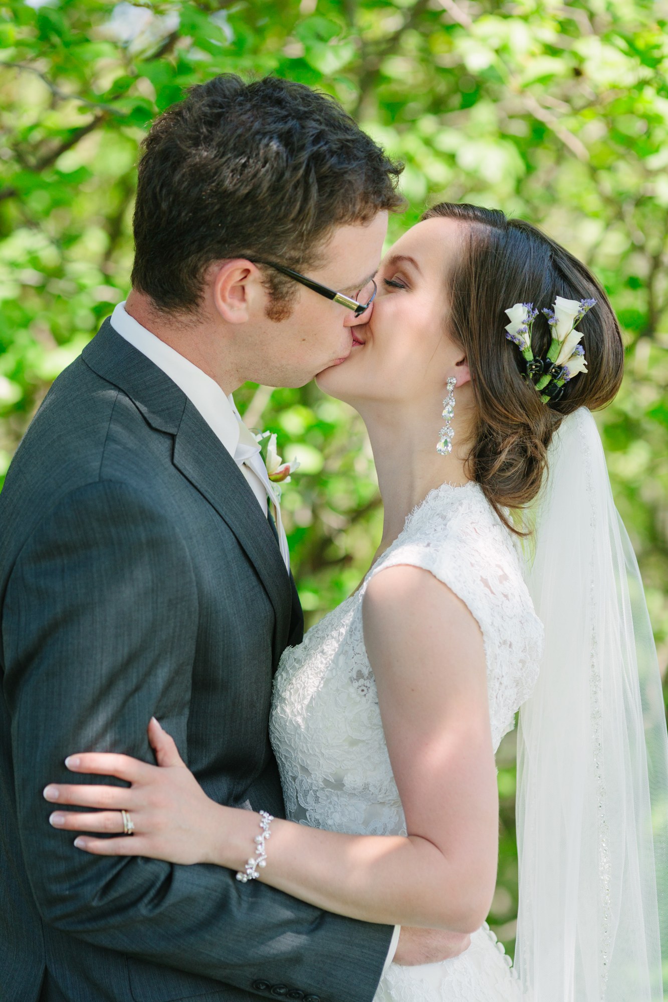 Shannon & Ehren: A quiet close kiss beneath the leaves.