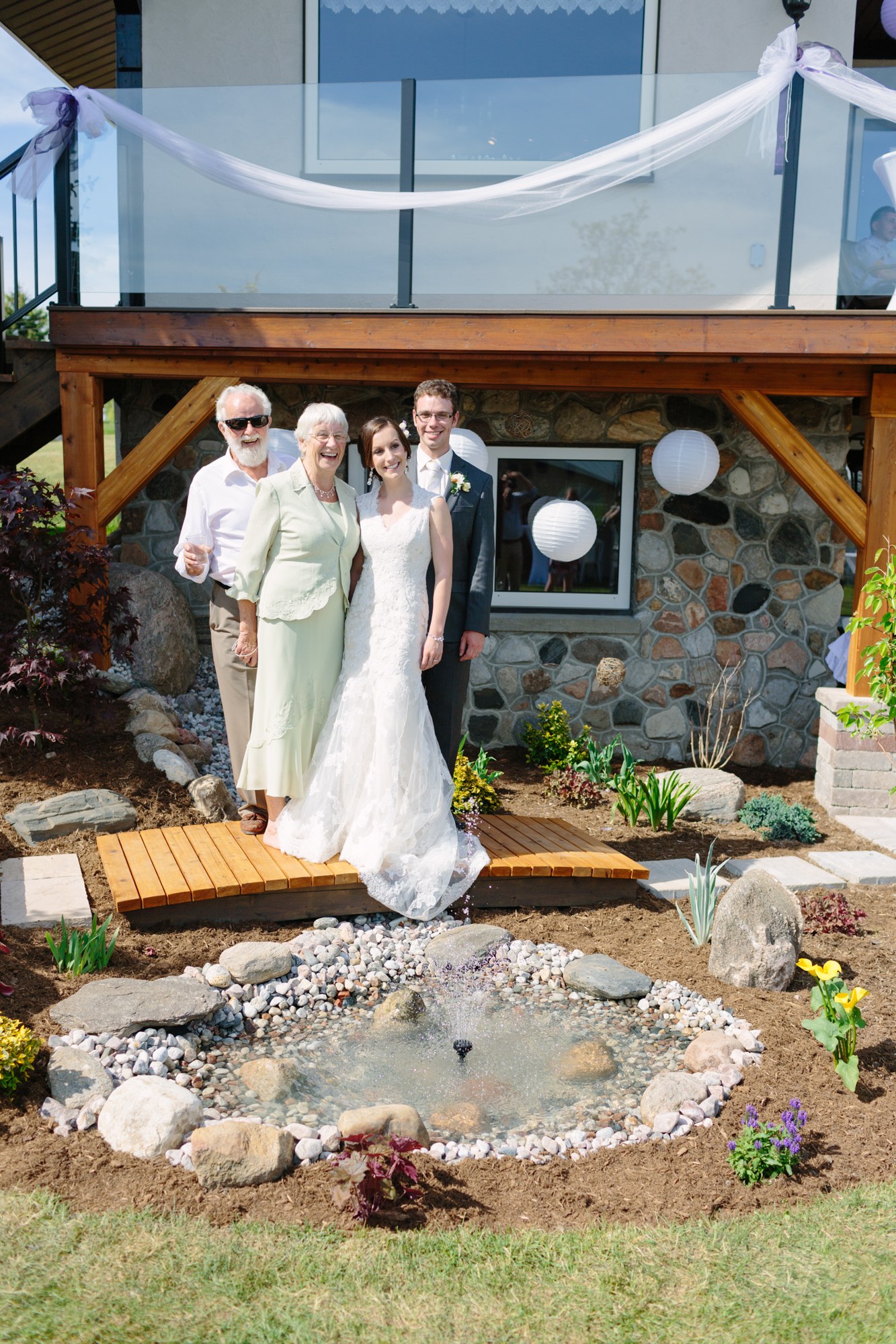Shannon & Ehren: A group portrait with the bride.