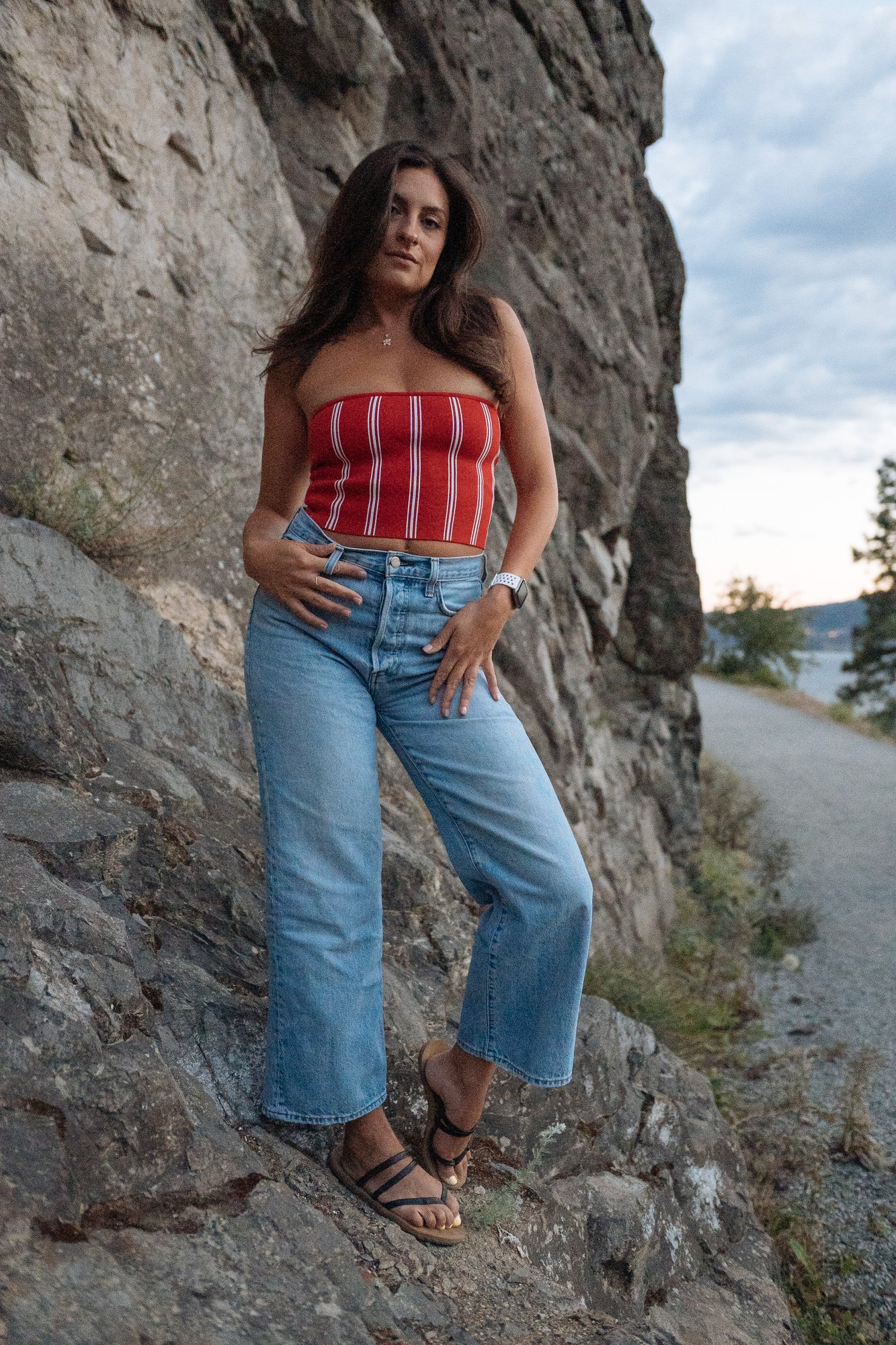 Shatille — a final standing portrait beside the cliff
