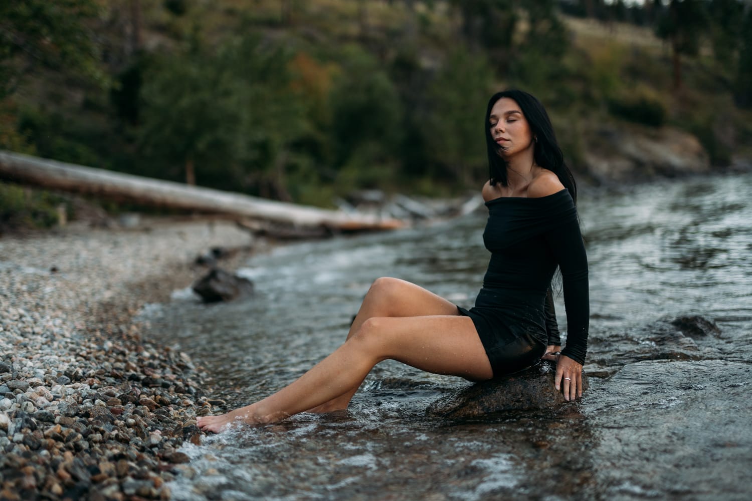 Shaylin by the Lake portraits story frame 20: A large Okanagan portrait session with water, green shade, outfit changes and a strong sense of place.