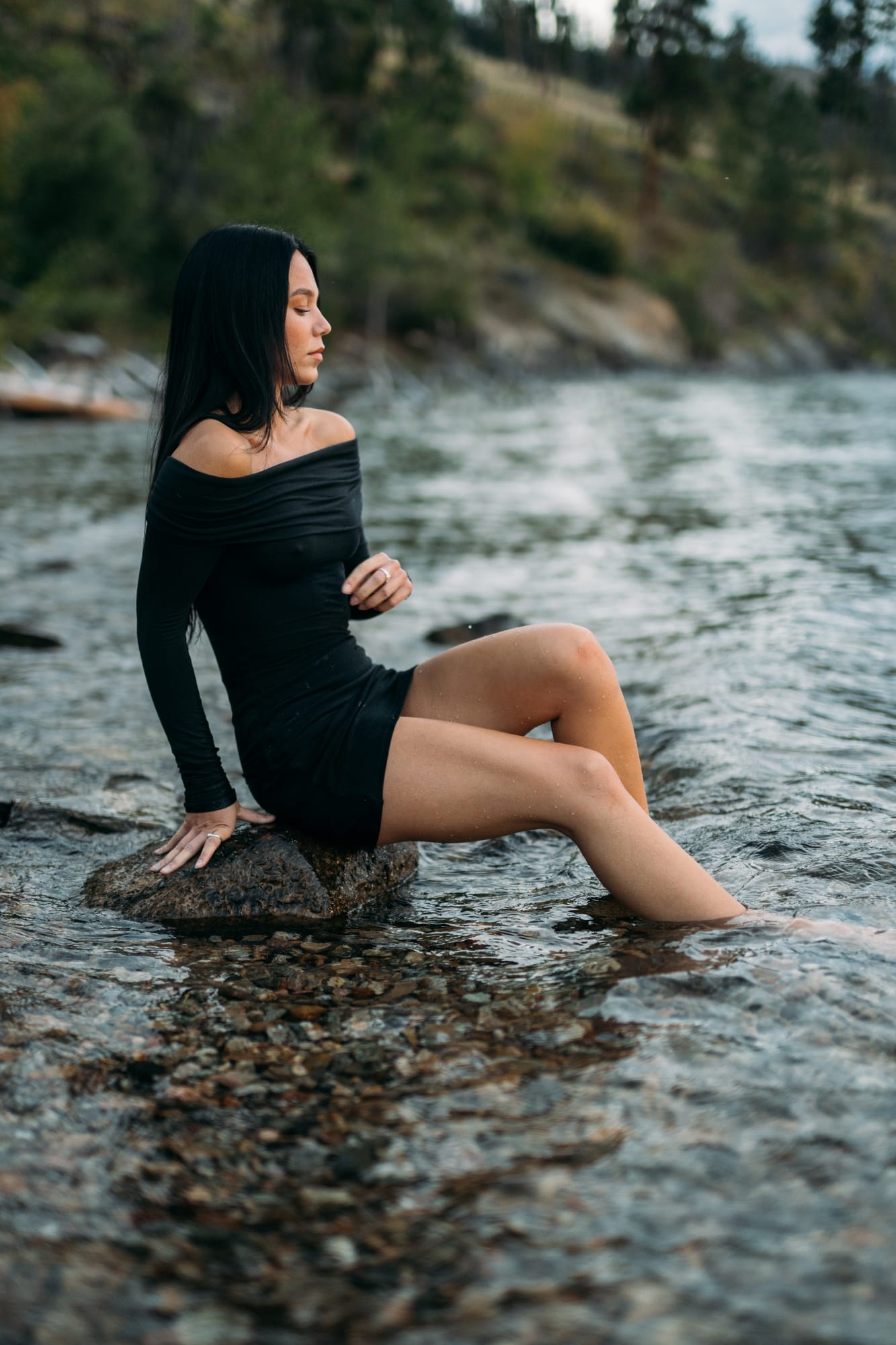 Shaylin by the Lake portraits story frame 21: A large Okanagan portrait session with water, green shade, outfit changes and a strong sense of place.
