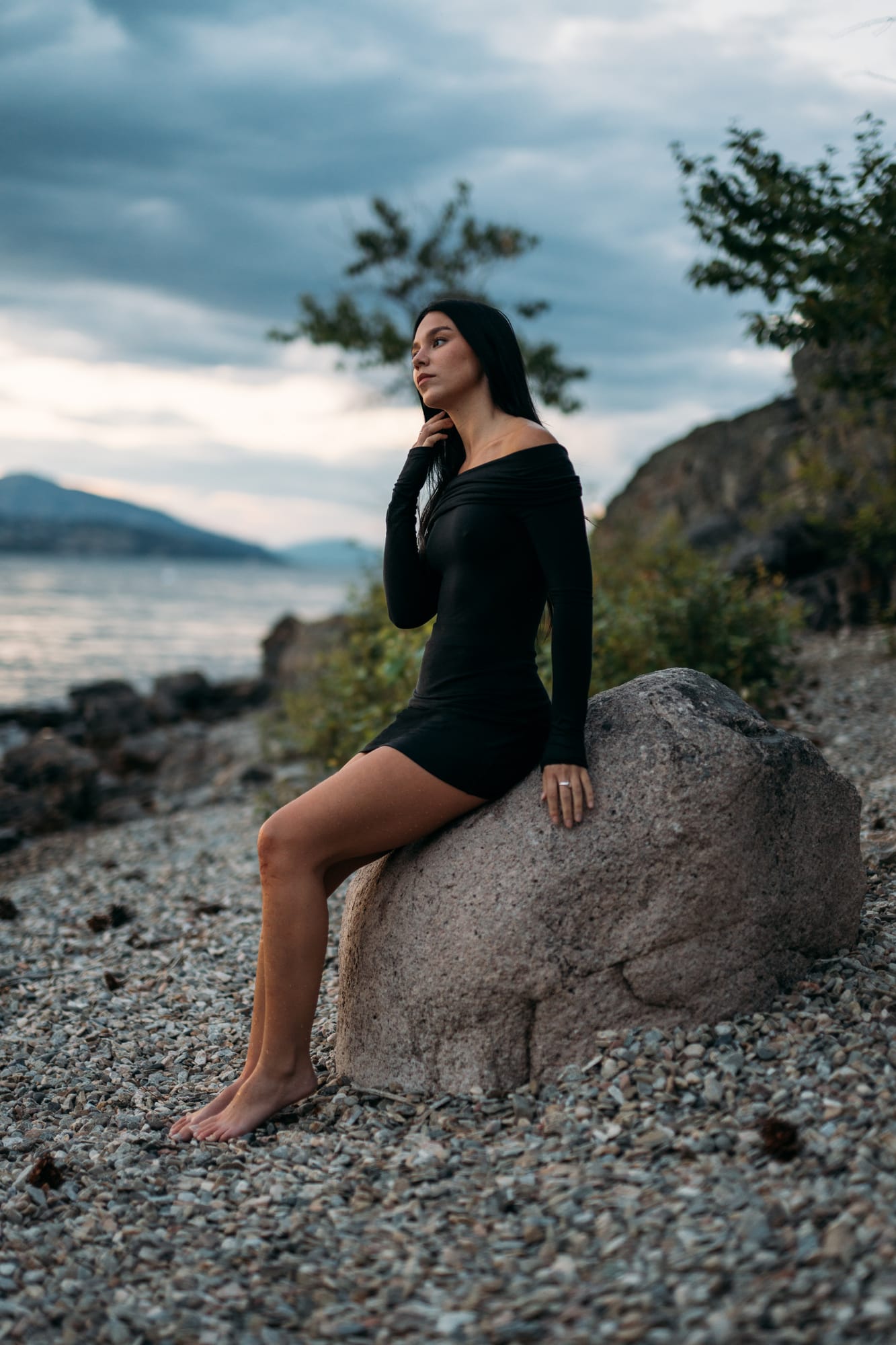 Shaylin by the Lake portraits story frame 25: A large Okanagan portrait session with water, green shade, outfit changes and a strong sense of place.
