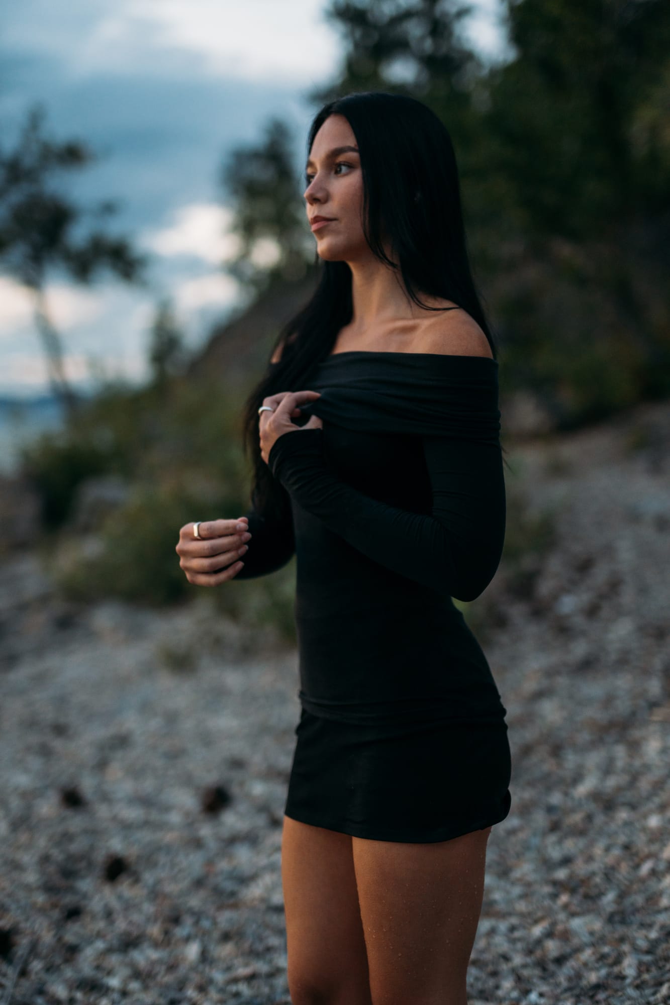 Shaylin by the Lake portraits story frame 27: A large Okanagan portrait session with water, green shade, outfit changes and a strong sense of place.
